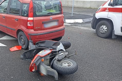 incidente olginate|Schianto auto moto alla rotonda tra Garlate e Olginate